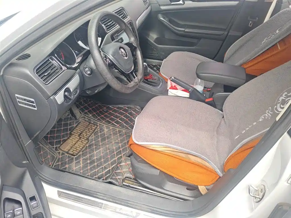 Volkswagen Sagitar 2015 1.6L Automatic Comfort фото 8
