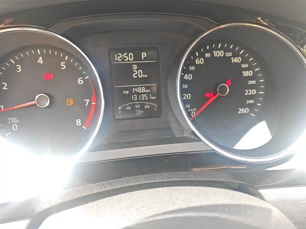 Volkswagen Sagitar 2015 1.6L Automatic Comfort фото 5