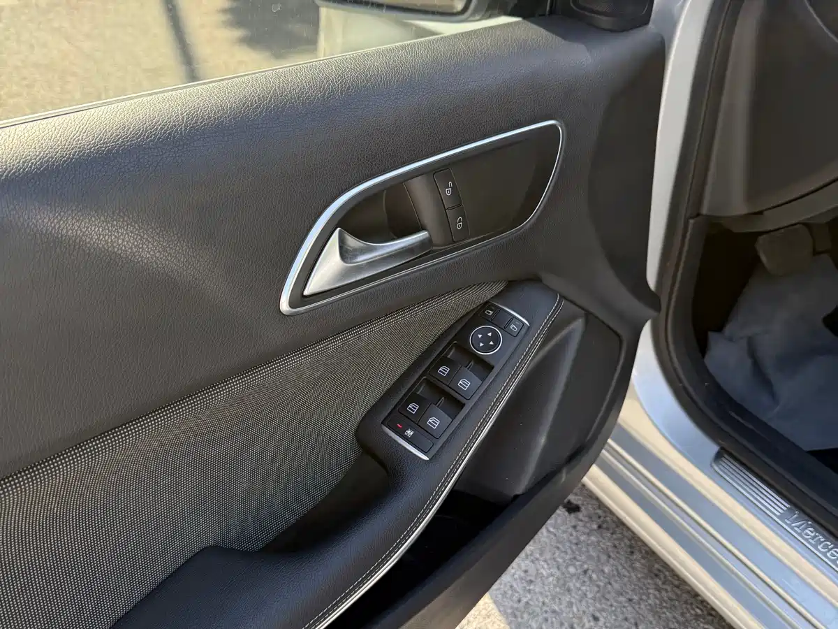 Mercedes-Benz A-Class (Import) 2015 A 180 фото 6