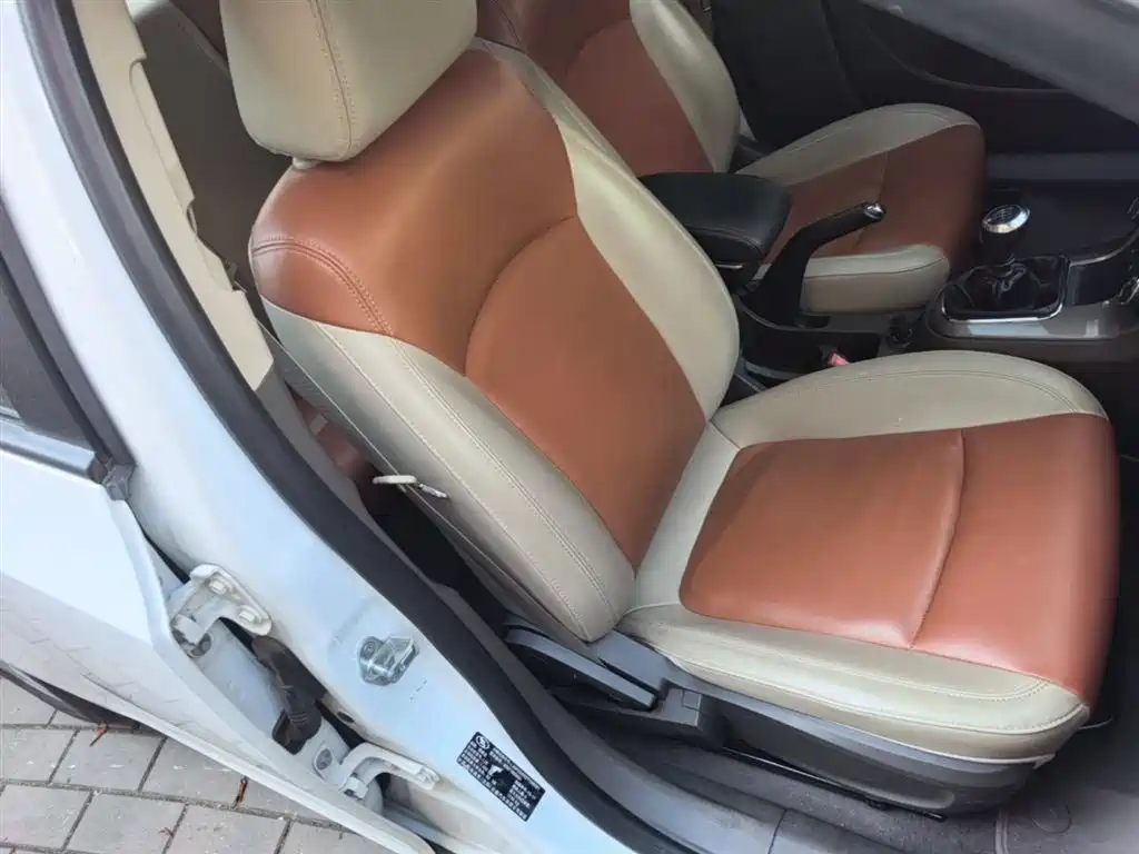 Chevrolet Cruze 2015 1.5L Classic SE MT фото 25