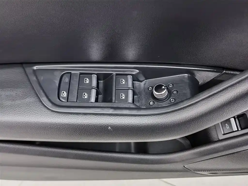 Audi A4L 2020 40 TFSI Luxury Dynamic фото 9