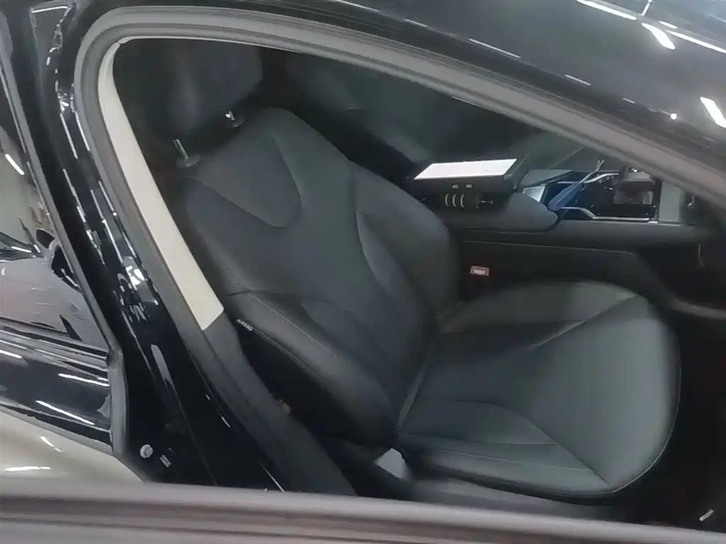 Hongqi E-QM5 2023 560km PLUS фото 25
