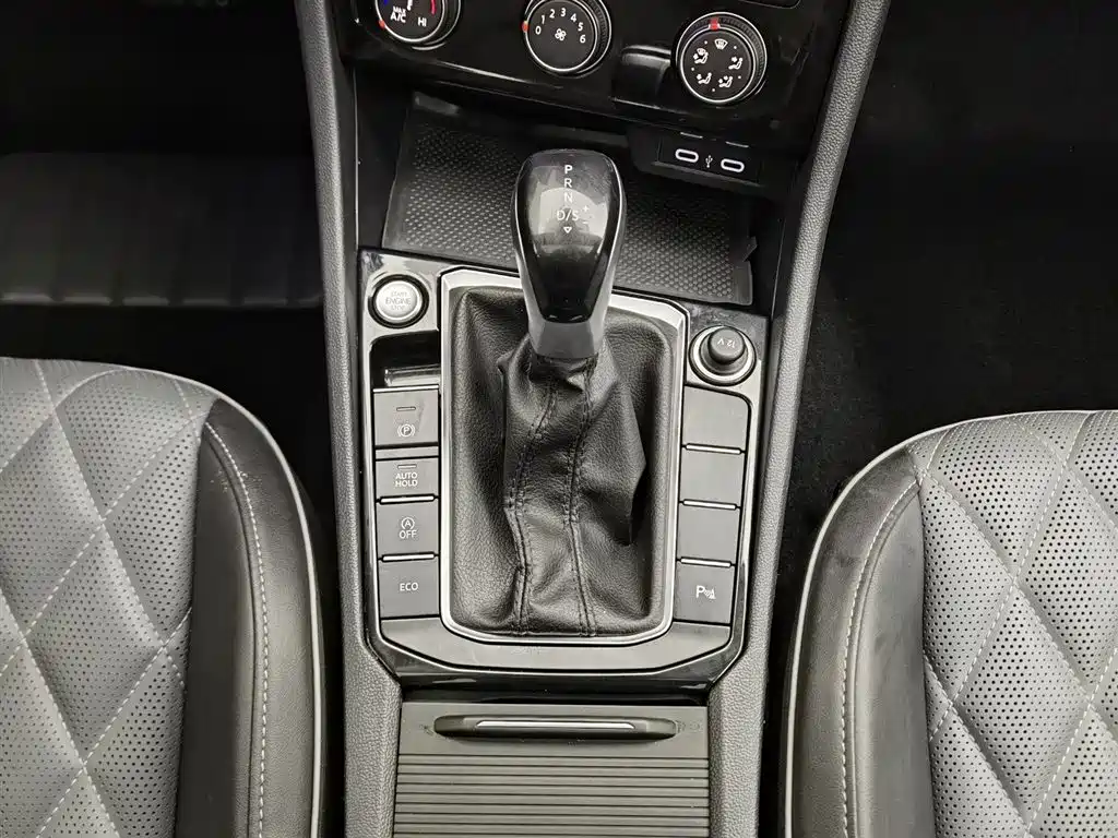 Volkswagen Sagitar 2023 300TSI DSG Surpassing Edition фото 13