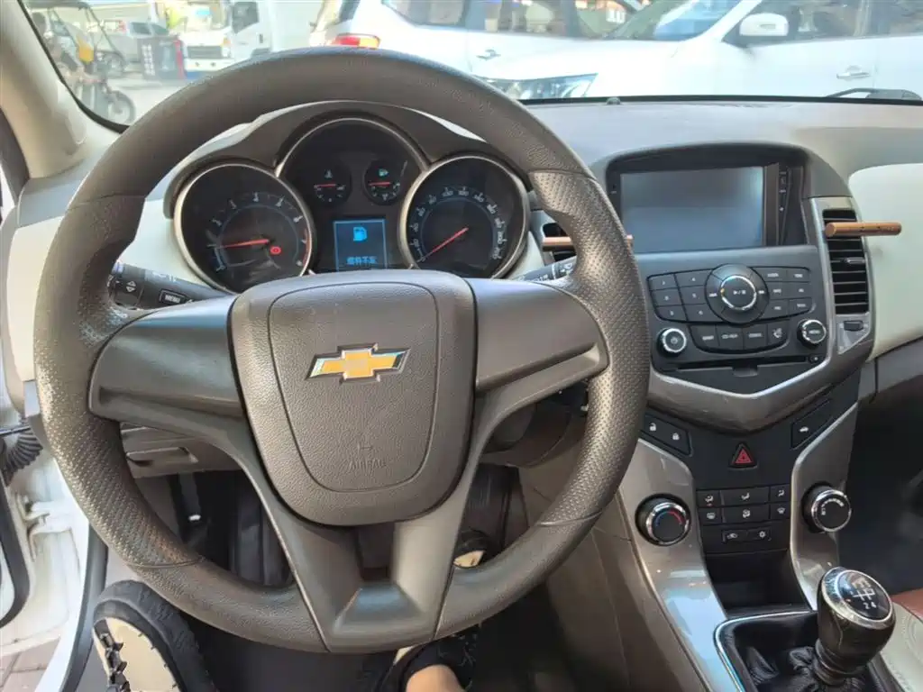 Chevrolet Cruze 2015 1.5L Classic SE MT фото 10