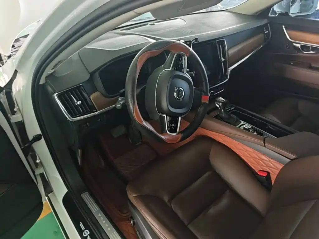 Photo 12 - Volvo S90