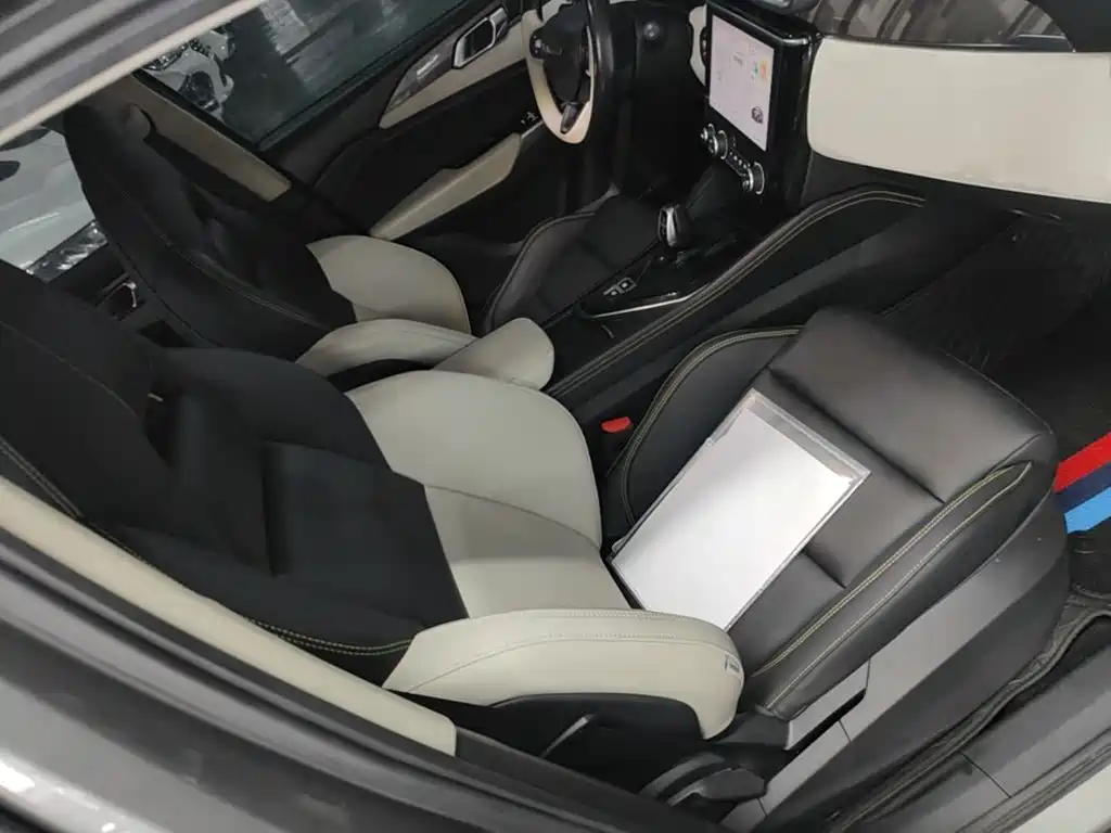 Фото 25 - Lynk & Co 02