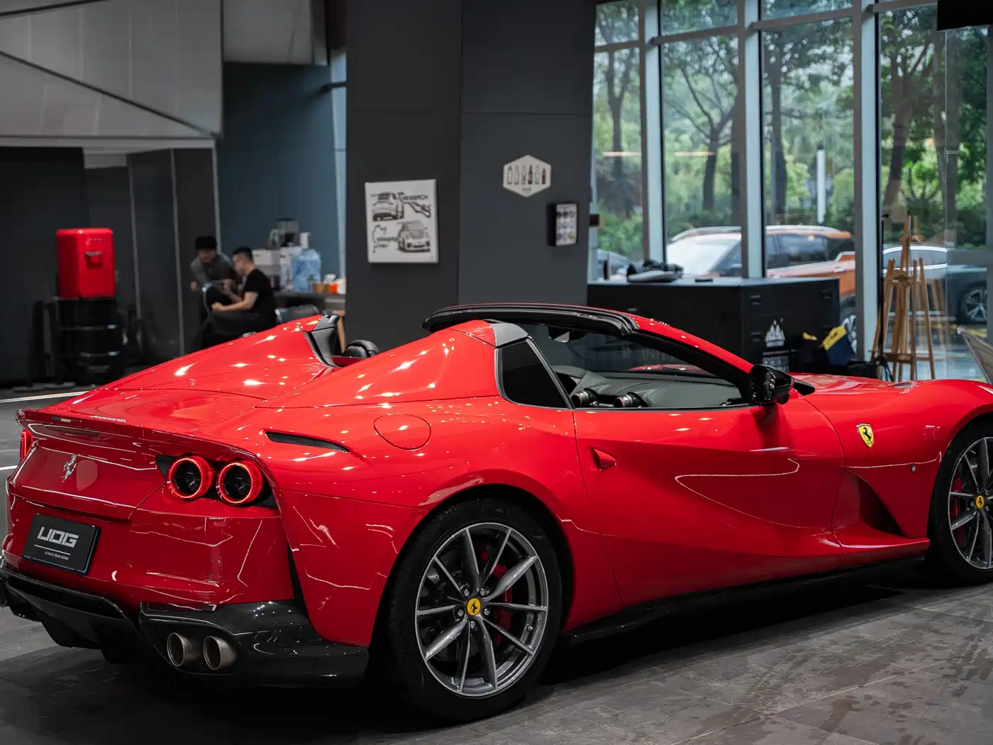 FERRARI 812