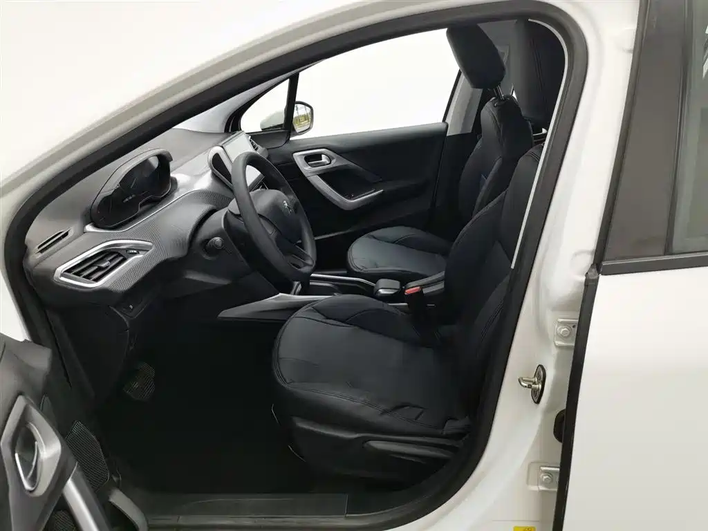 Peugeot 2008 2014 1.6L Automatic Trend Edition фото 10