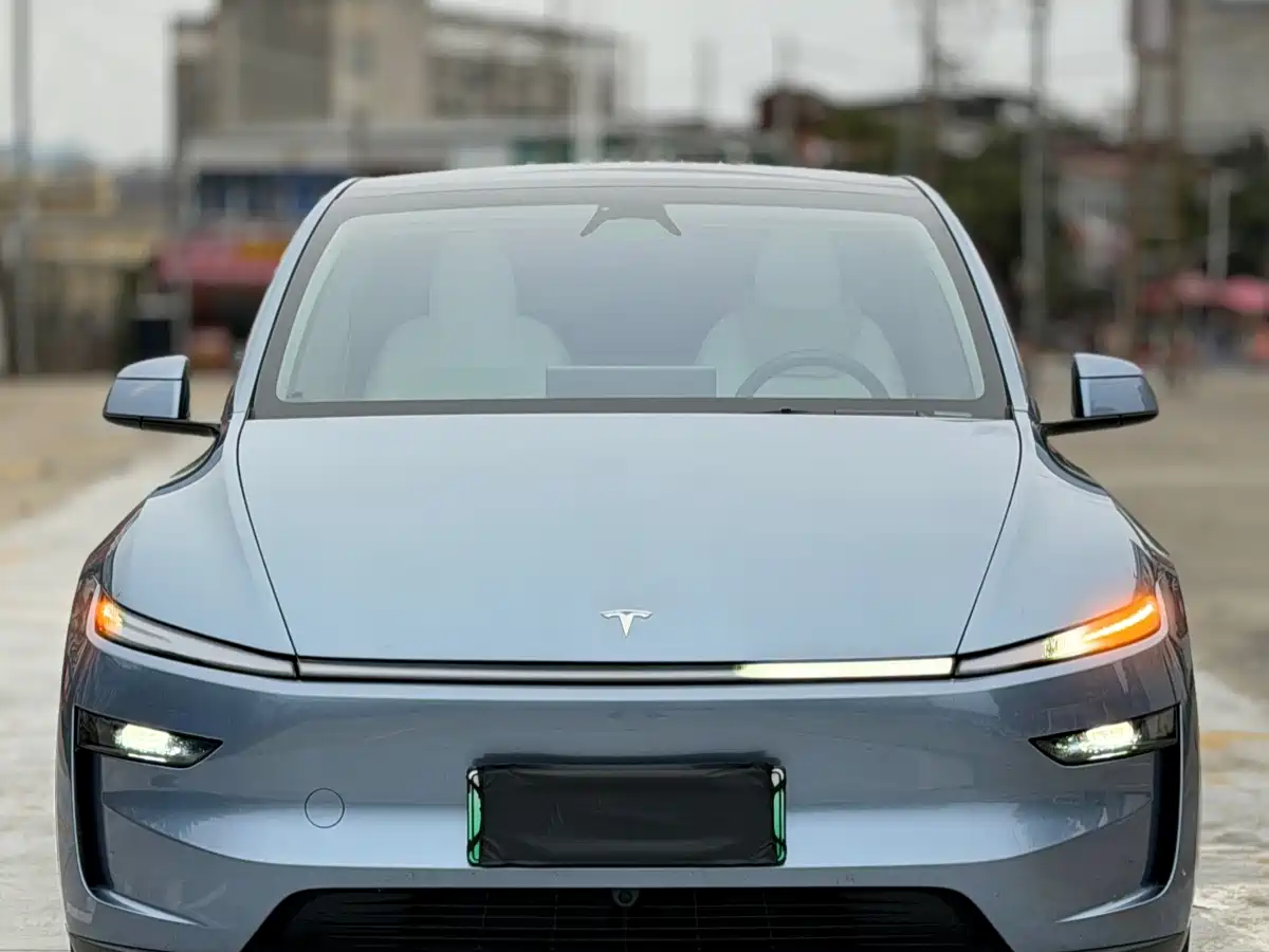 Tesla Model Y 2026 2025 Model Long Range All-Wheel Drive Launch Edition