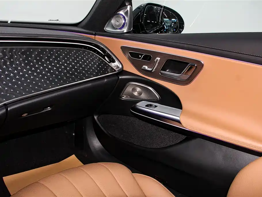 Mercedes-Benz E-Class 2024 E 300 L Fashion фото 23