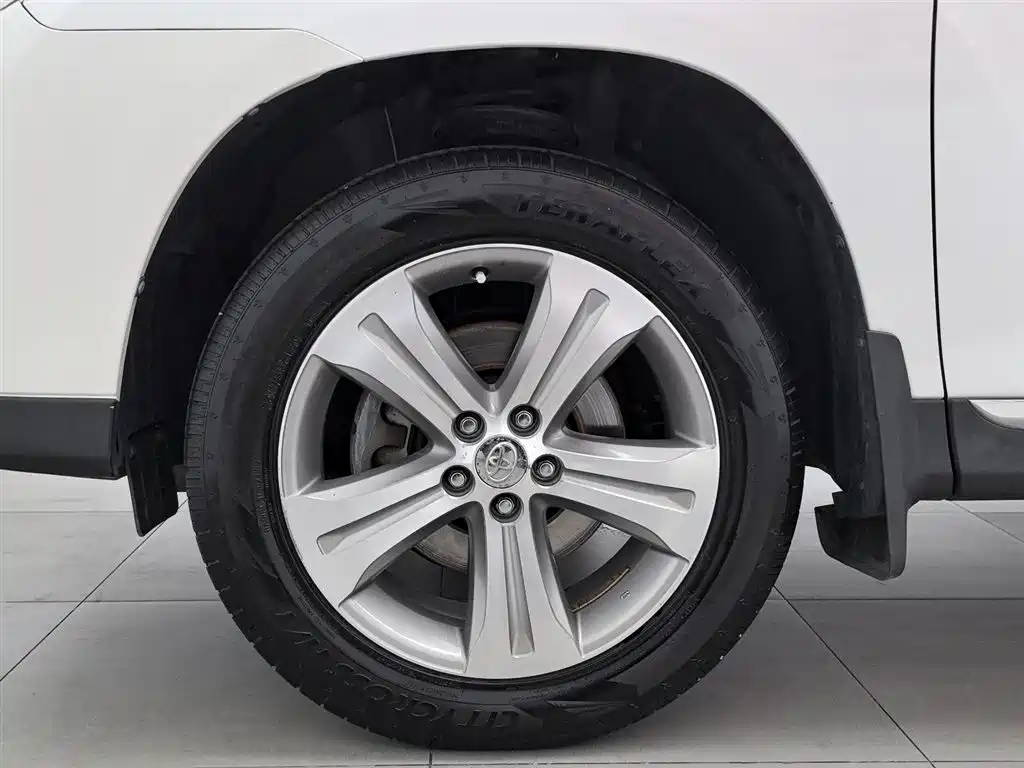 Toyota Highlander 2012 2.7L 2WD 7-Seater Luxury Edition фото 17