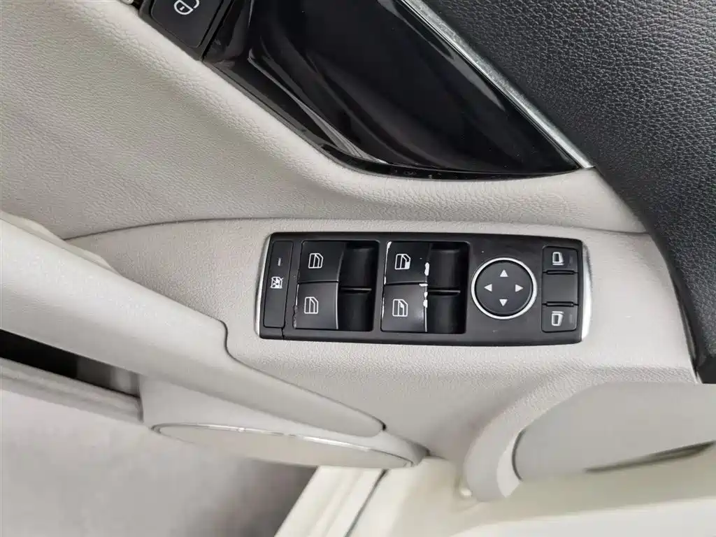 Mercedes-Benz C-Class 2010 C 180K Classic фото 9