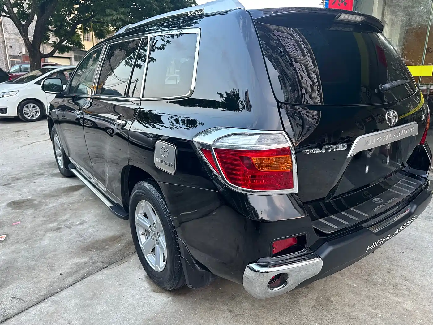 Toyota Highlander 2011 2.7L 2WD 7-seat Elite фото 4