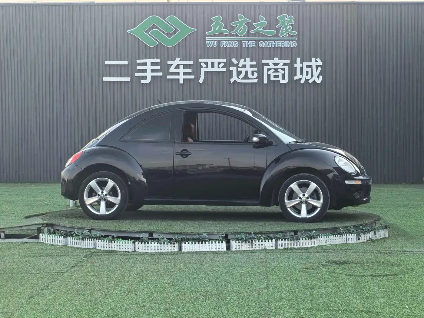 Volkswagen Beetle 2010 1.8T BlackOrange Luxury Edition фото 4