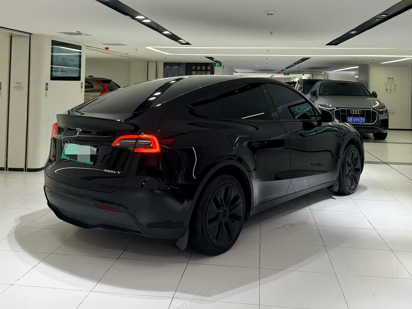 TESLA MODEL Y