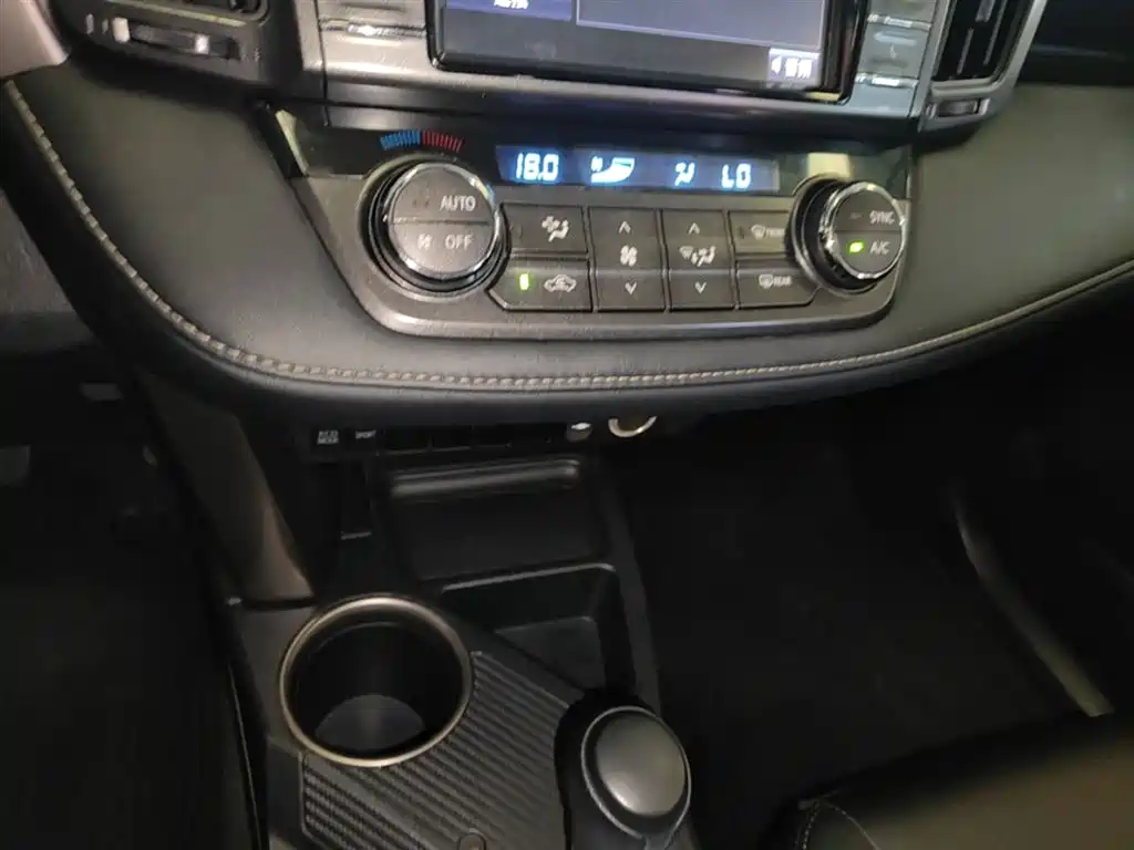 Toyota RAV4 Rongfang 2015 2.0L CVT 2WD Trend Edition фото 13