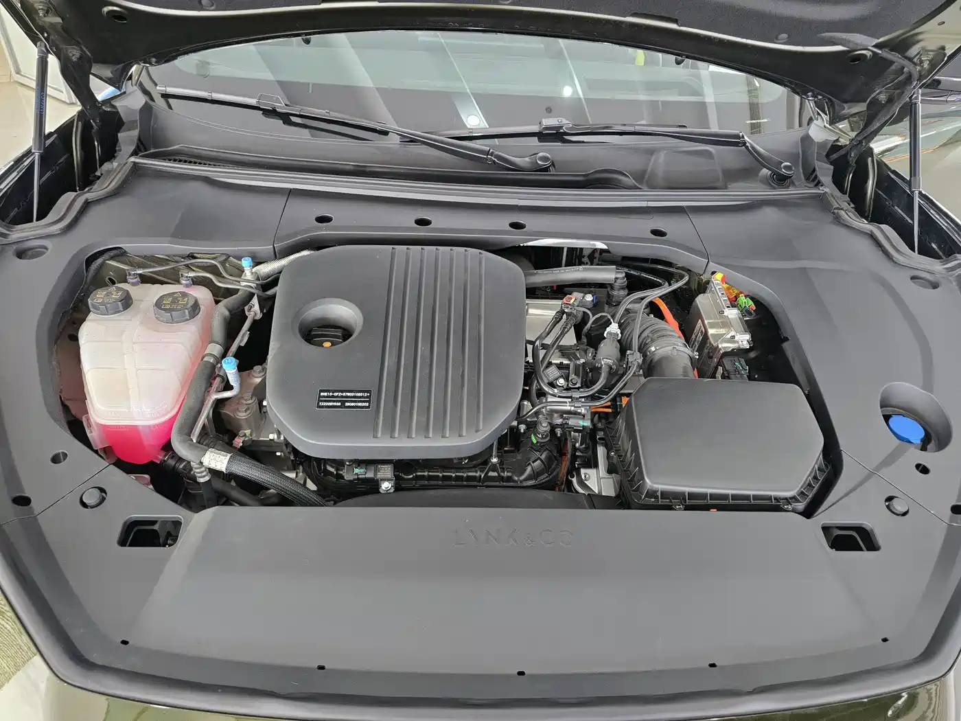 Lynk & Co 10 EM-P 2025 Facelift 240 AWD Ultra Sport Edition фото 21