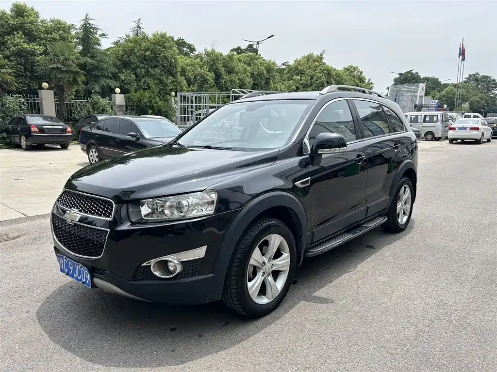Chevrolet Captiva (Import) 2011 Model 2.4 AT 7-Seater Luxury Navigation Edition