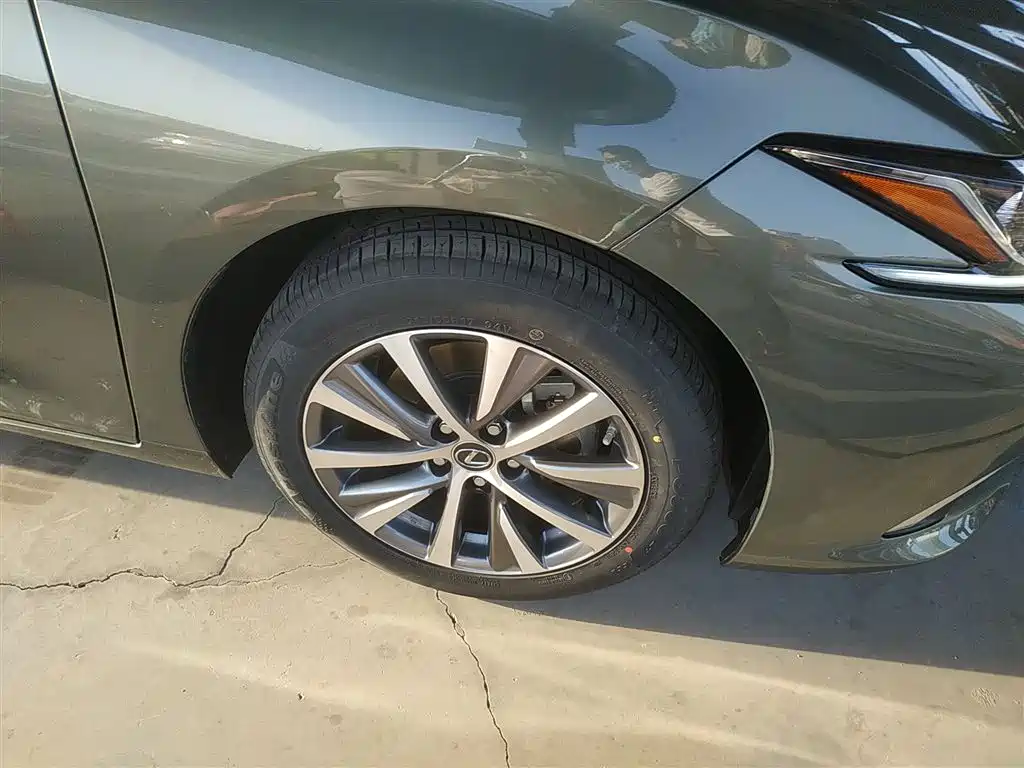 Lexus ES 2020 200 Excellence фото 5