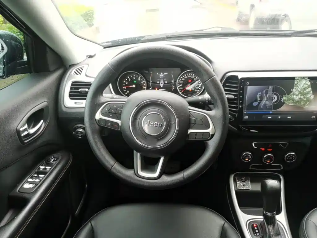 Photo 11 - Jeep Compass