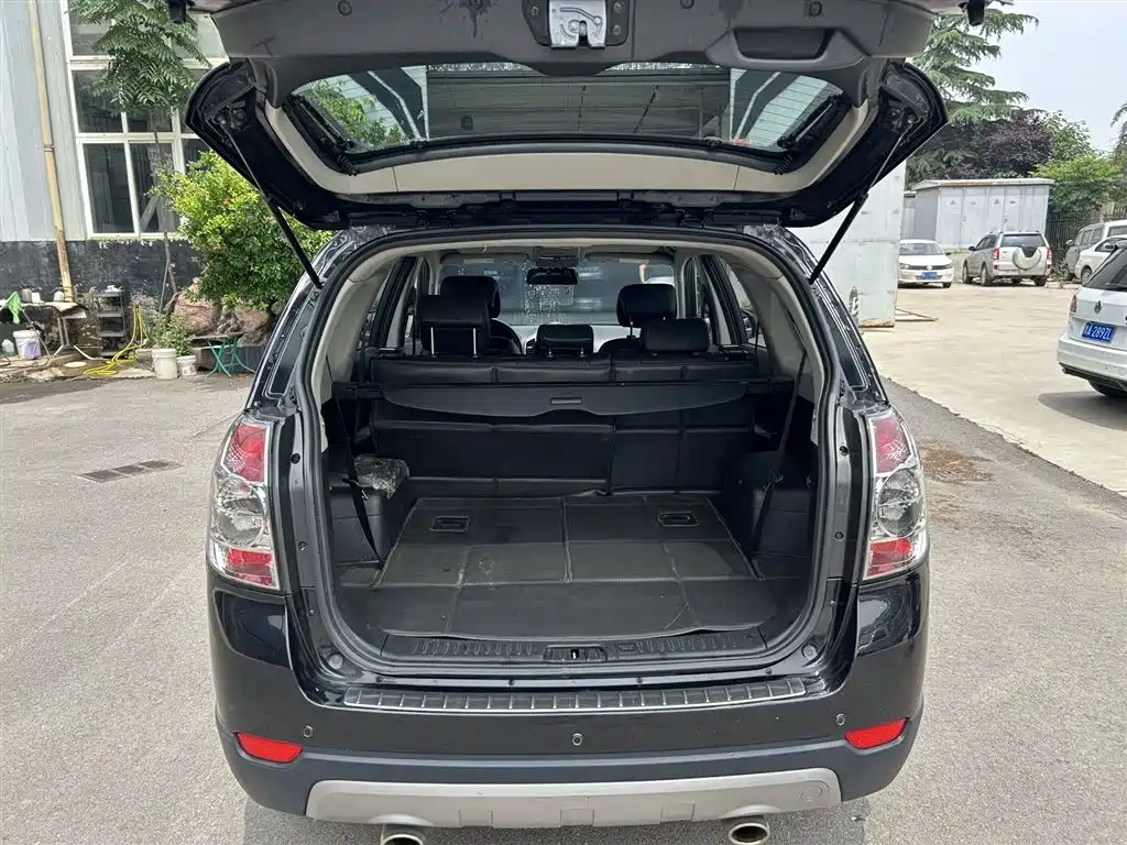 Chevrolet Captiva (Import) 2011 Model 2.4 AT 7-Seater Luxury Navigation Edition фото 11