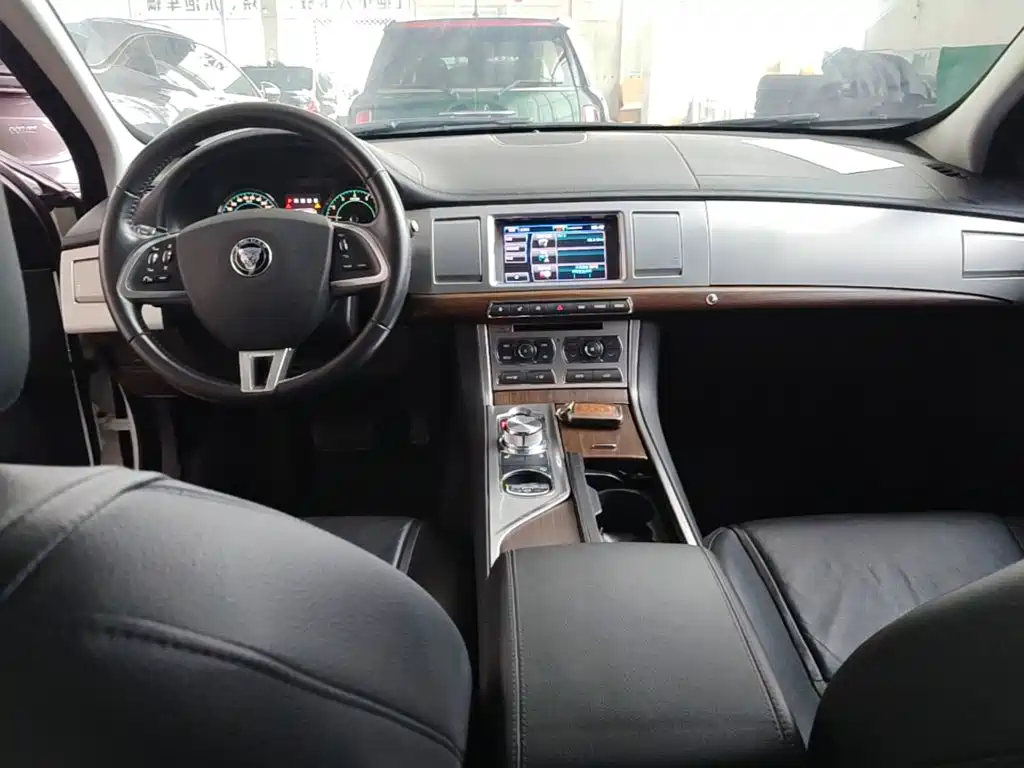 Jaguar XF 2016 2015 XF 2.0T Sportbrake Elegance Edition