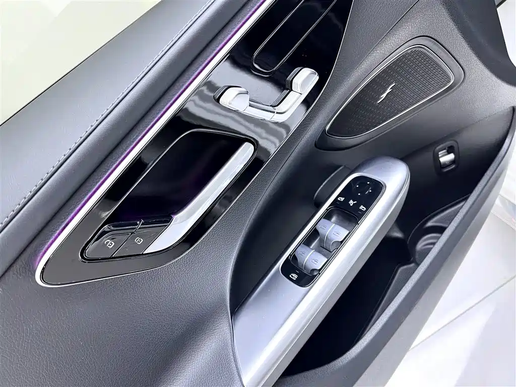 Mercedes-Benz C-Class 2023 Facelift C 200 L Sport Edition фото 12
