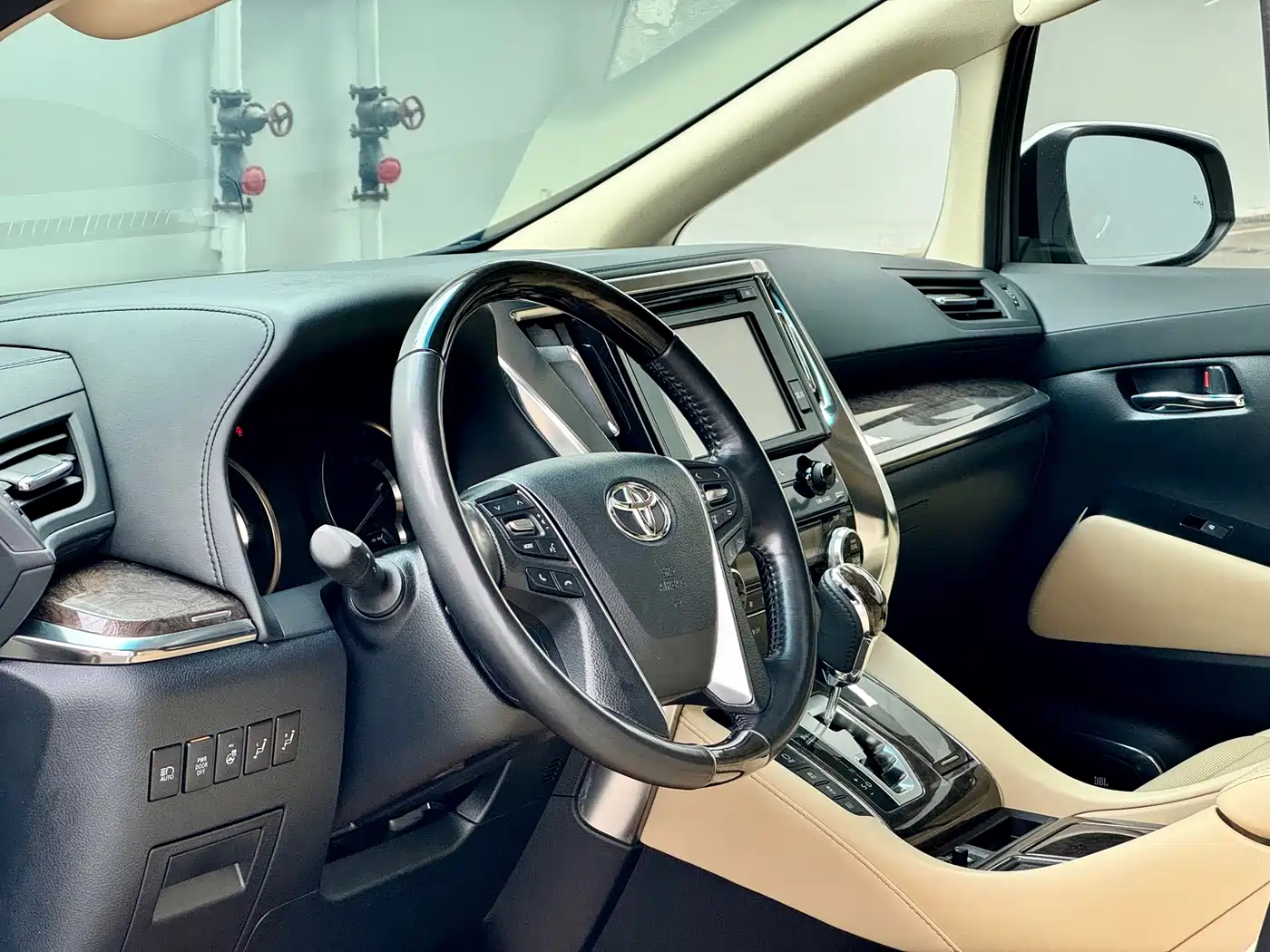 Toyota Alphard 2019 Hybrid 2.5L Premium Edition фото 4