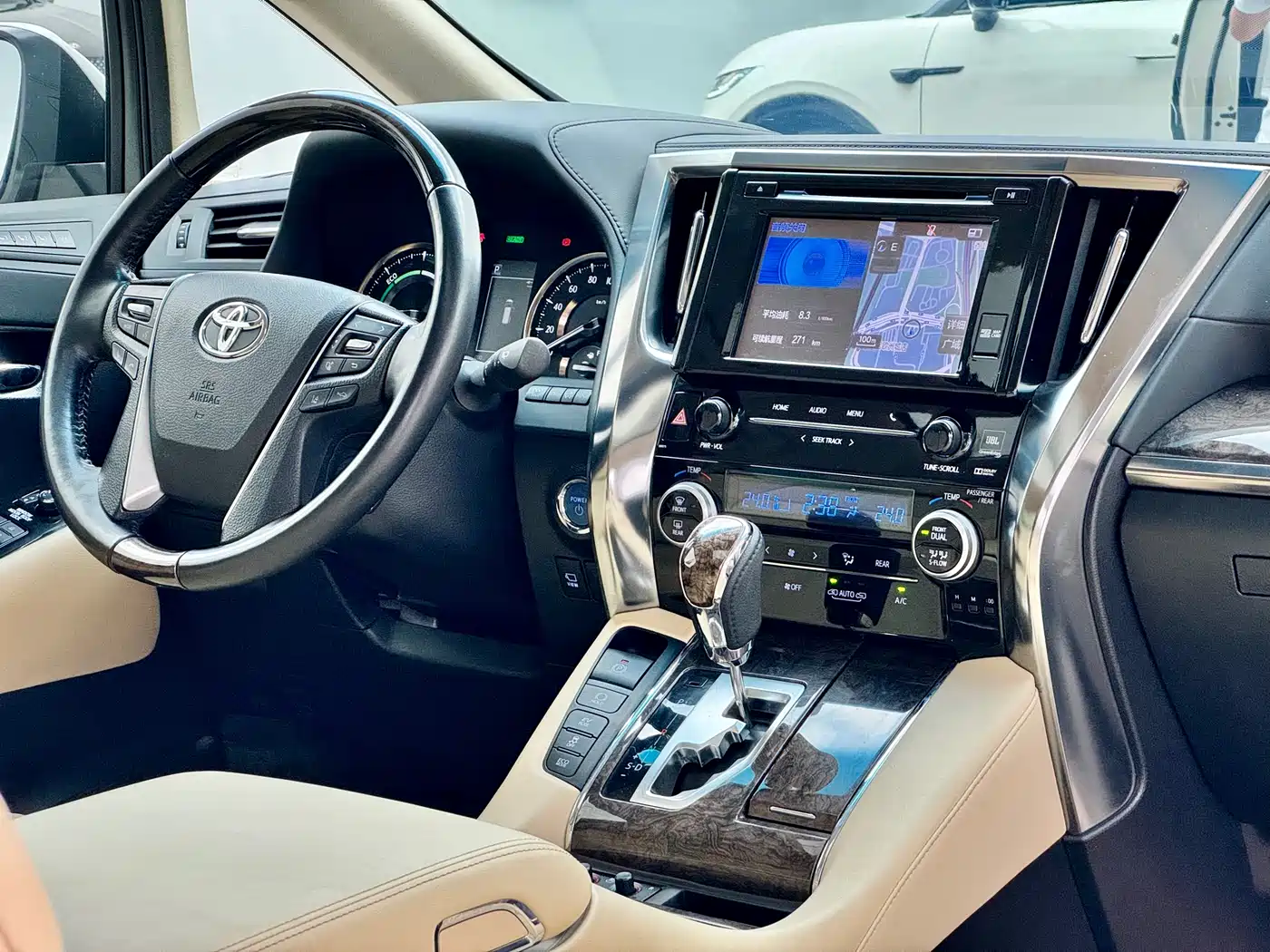 Toyota Alphard 2019 Hybrid 2.5L Premium Edition фото 8