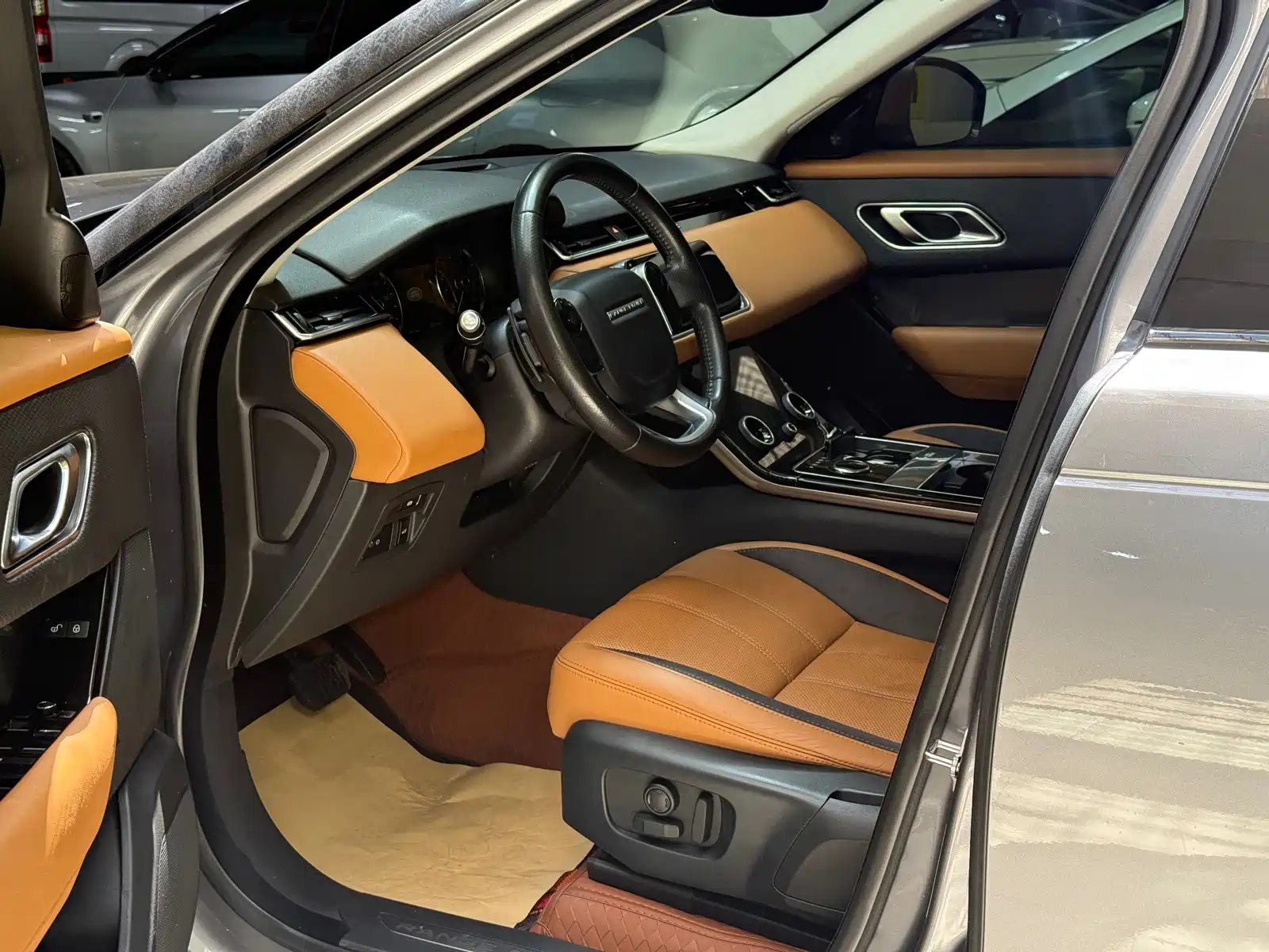 Фото 12 - Land Rover Range Rover Velar