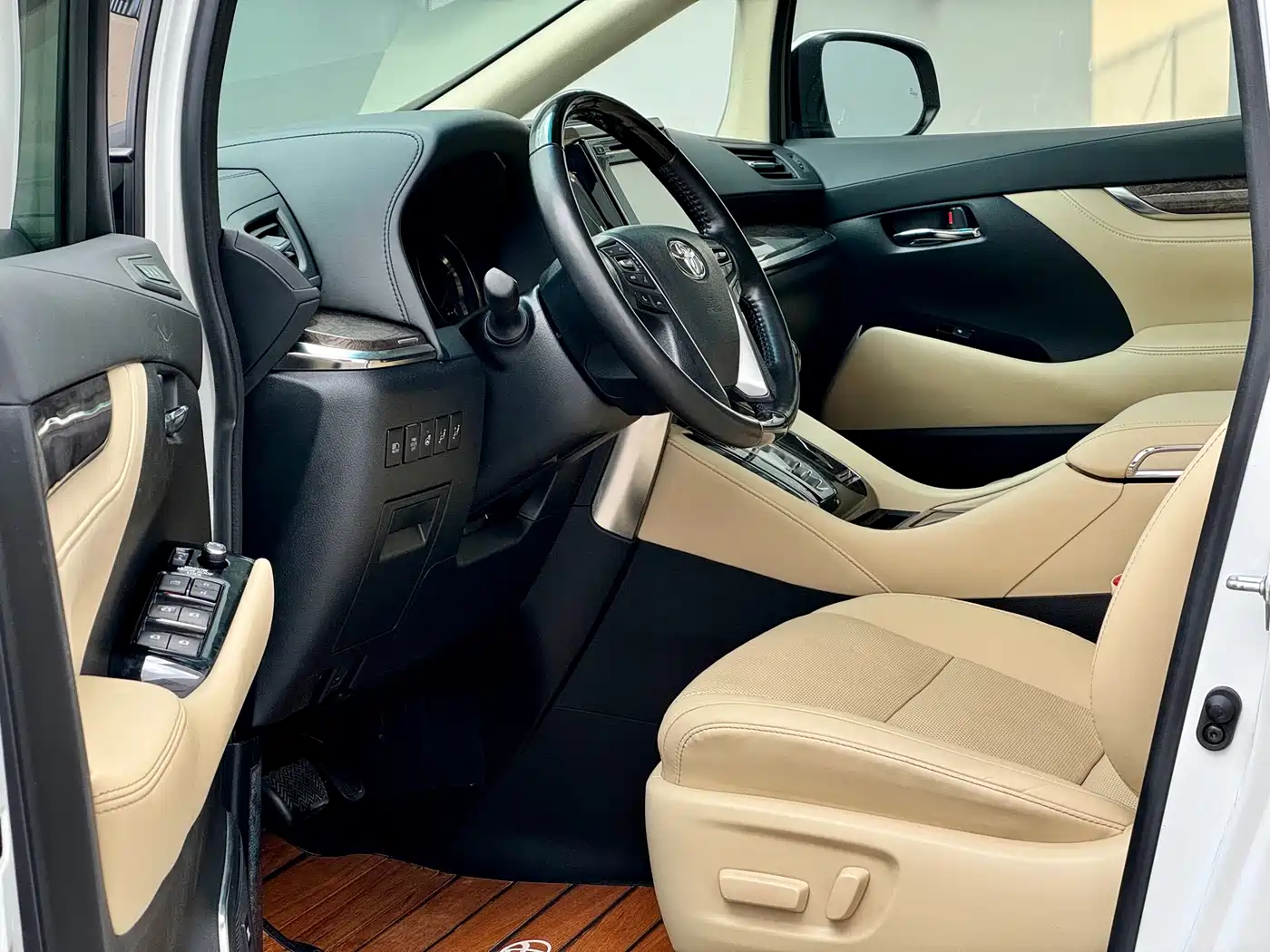 Toyota Alphard 2019 Hybrid 2.5L Premium Edition фото 3