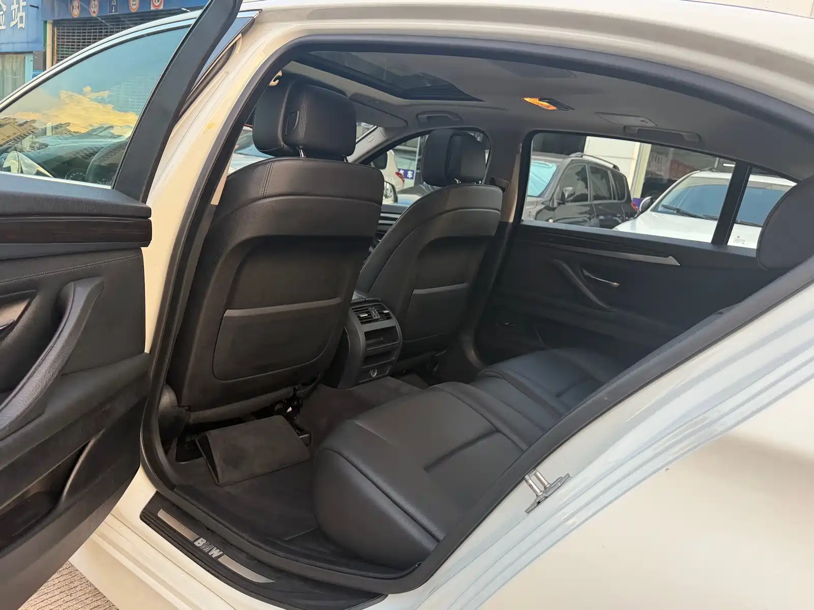 Photo 7 - BMW 5 Series