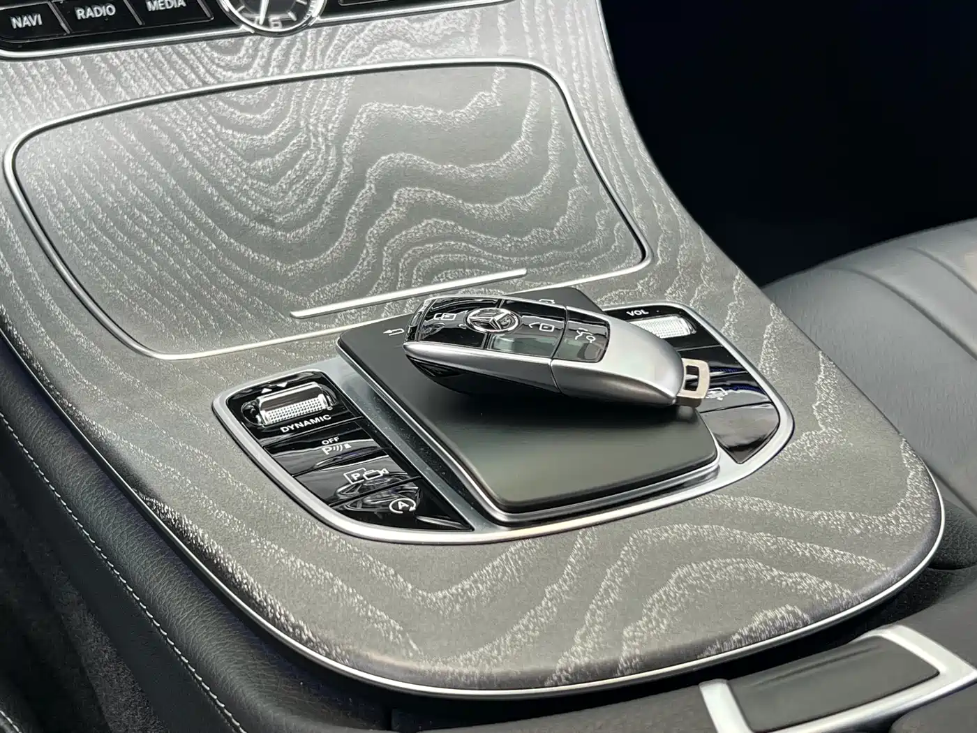 Mercedes-Benz CLS 2018 CLS 300 Luxury фото 28