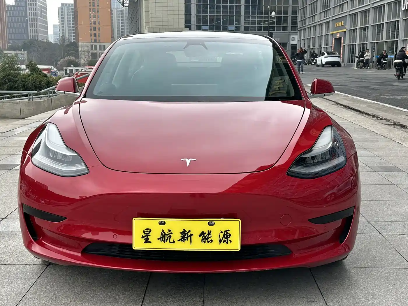 TESLA MODEL 3
