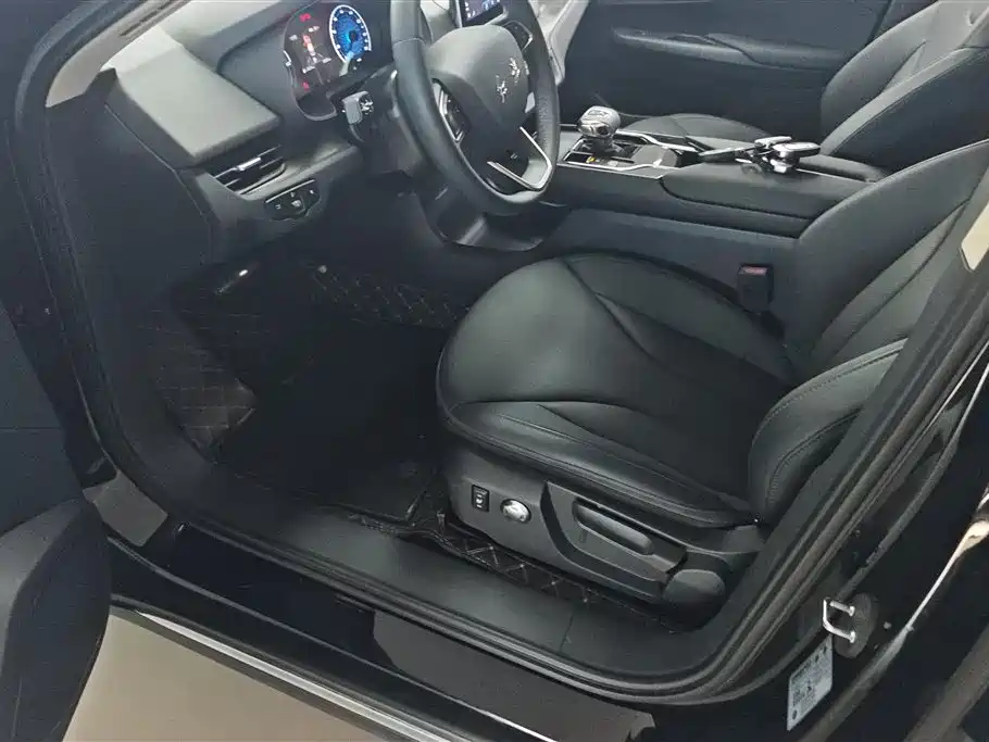 Hongqi E-QM5 2023 Facelift Basic Travel Edition фото 9