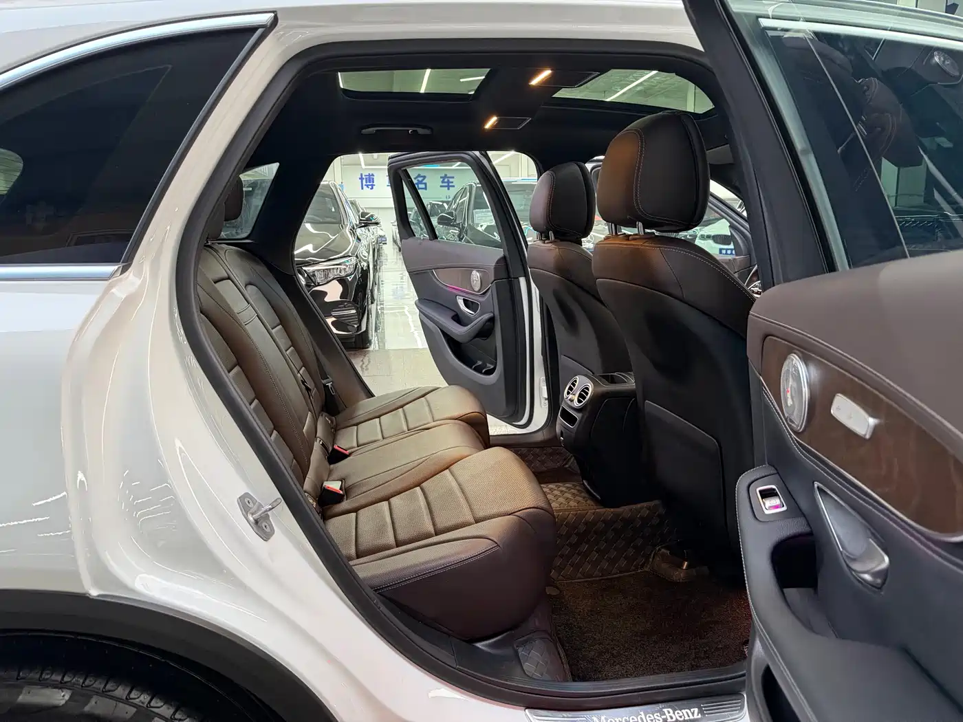 Mercedes-Benz GLC 2020 Facelift GLC 260 L 4MATIC Luxury фото 16