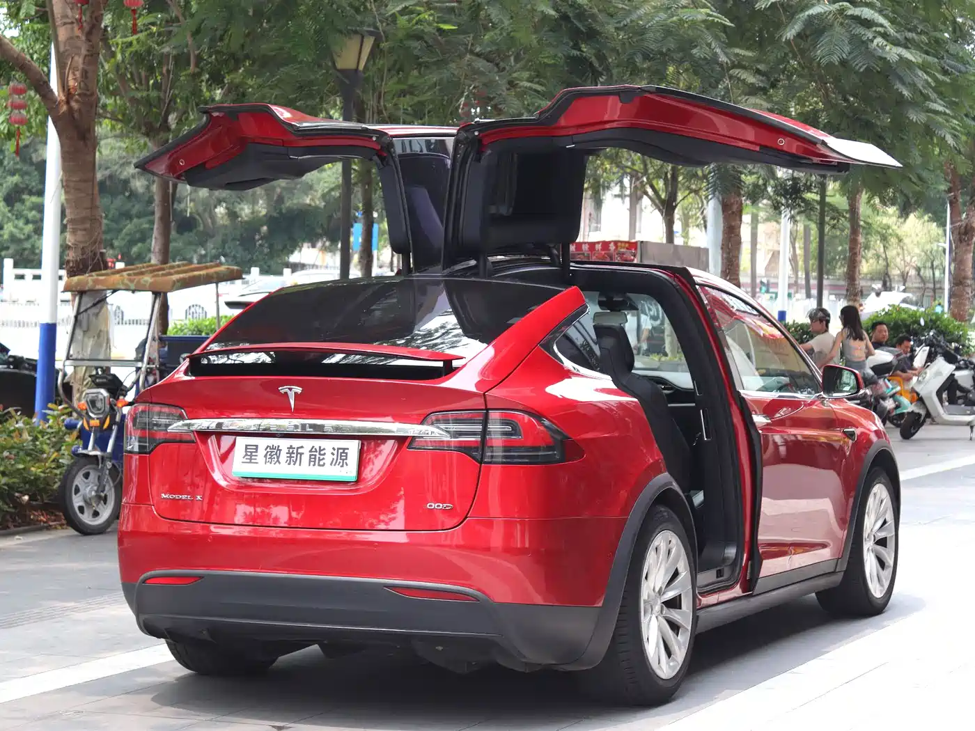 TESLA MODEL X
