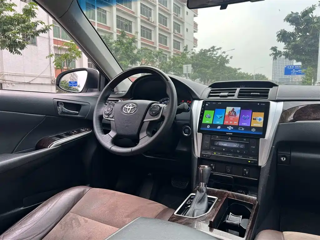 Toyota Camry 2016 2.5G 10th Anniversary Luxury Navigation Edition фото 12