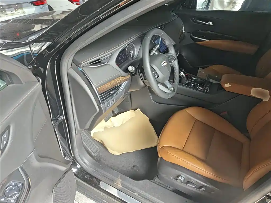 Cadillac XT4 2022 28T FWD Premium фото 16