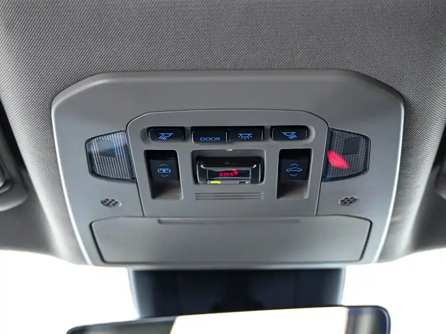 Toyota Highlander 2022 Model Dual Engine 2.5L 4WD Premium Edition 7-Seater фото 31