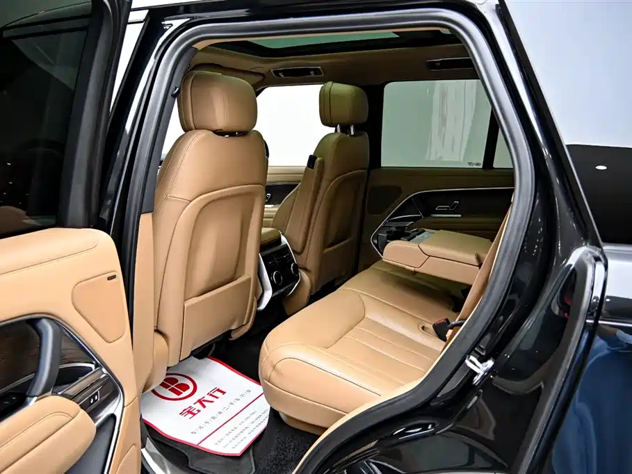 Land Rover Range Rover 2023 3.0 L6 360PS Golden Age Edition фото 13