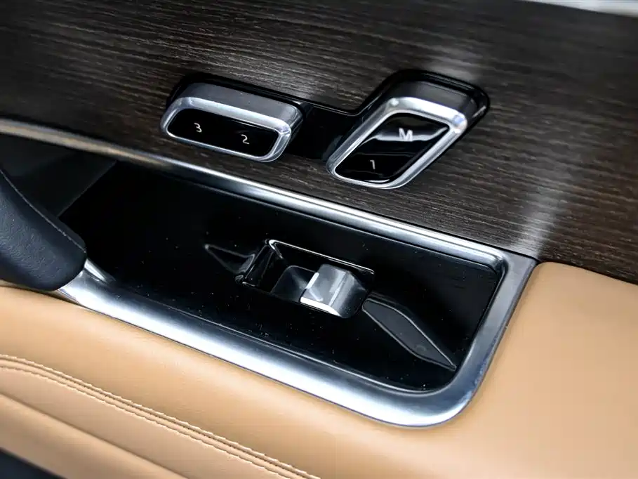 Land Rover Range Rover 2023 3.0 L6 360PS Golden Age Edition фото 28