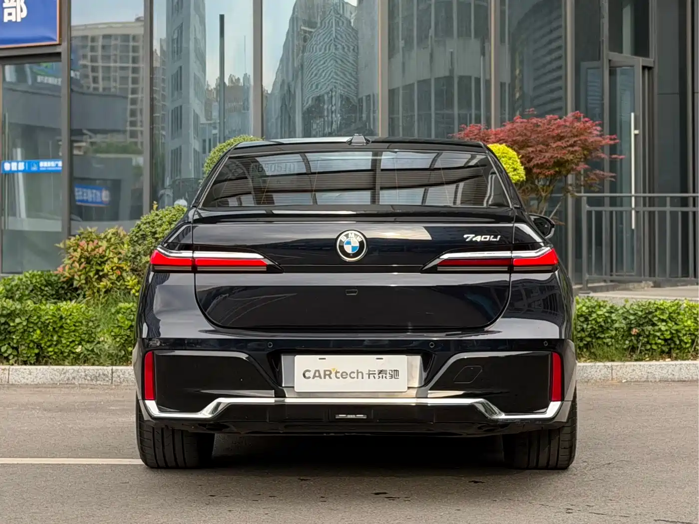 BMW 7 Series 2023 Model 740Li Leading M Sport Package фото 4