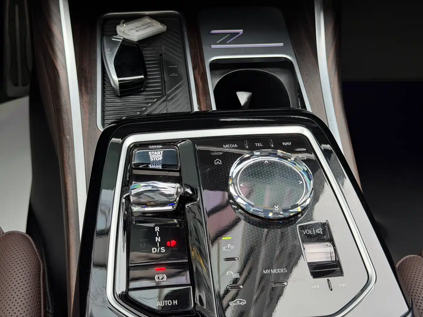 BMW 7 Series 2023 Model 740Li Leading M Sport Package фото 13