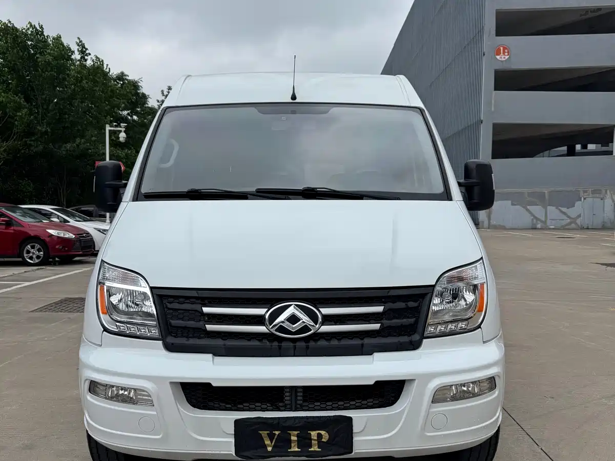 SAIC Maxus Xintu V80 2023 2.0T Manual Classic Aoyun Long Wheelbase Medium Roof 6/7/8/9 Seats фото 2