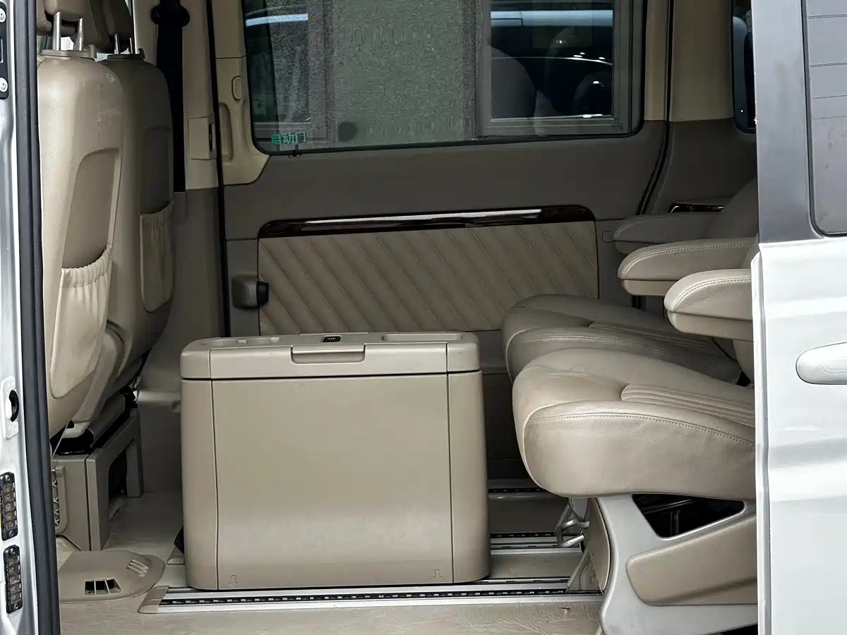 Mercedes-Benz Viano 2012 2.5L Navigation Edition фото 10