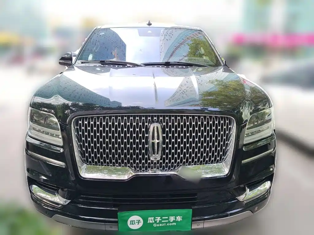 Фото 2 - Lincoln Navigator