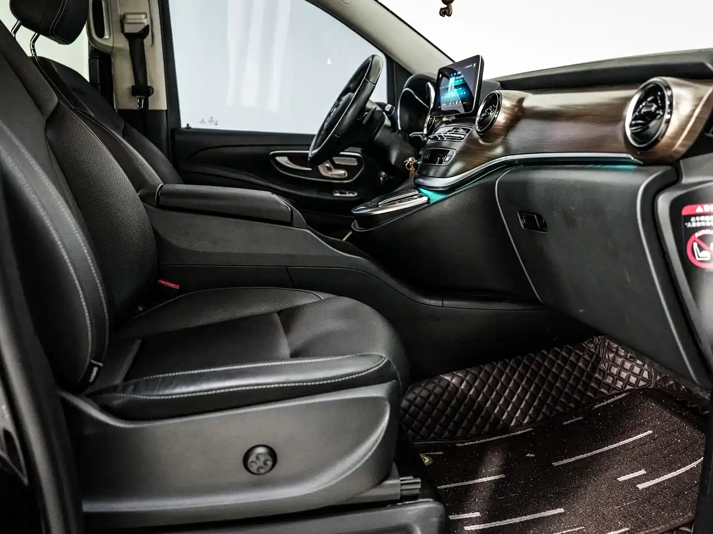 Mercedes-Benz V-Class 2020 Model V 260 L Long Wheelbase Luxury фото 9