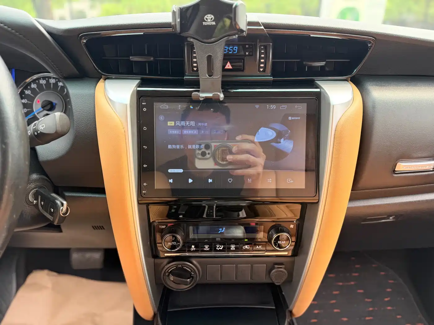 Toyota Fortuner 2016 2.7L Middle East Edition фото 17