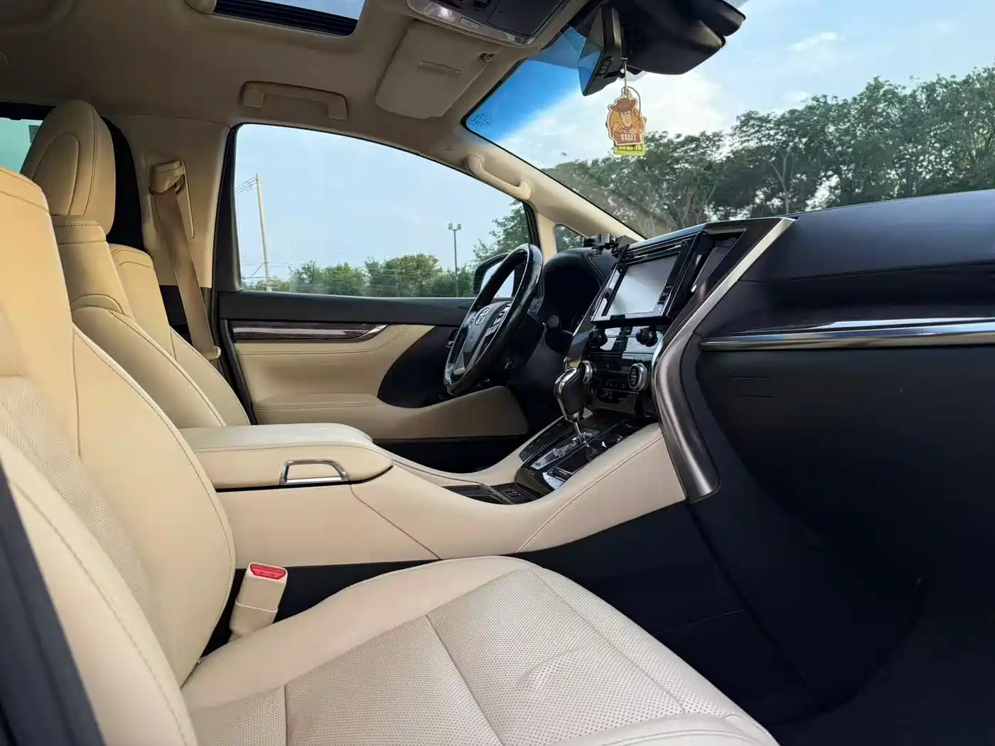 Toyota Alphard 2019 Hybrid 2.5L Premium Edition фото 18